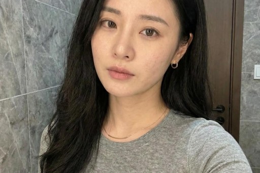 谢娜成都演唱会想看人数超35万艺人跨界为何引争议